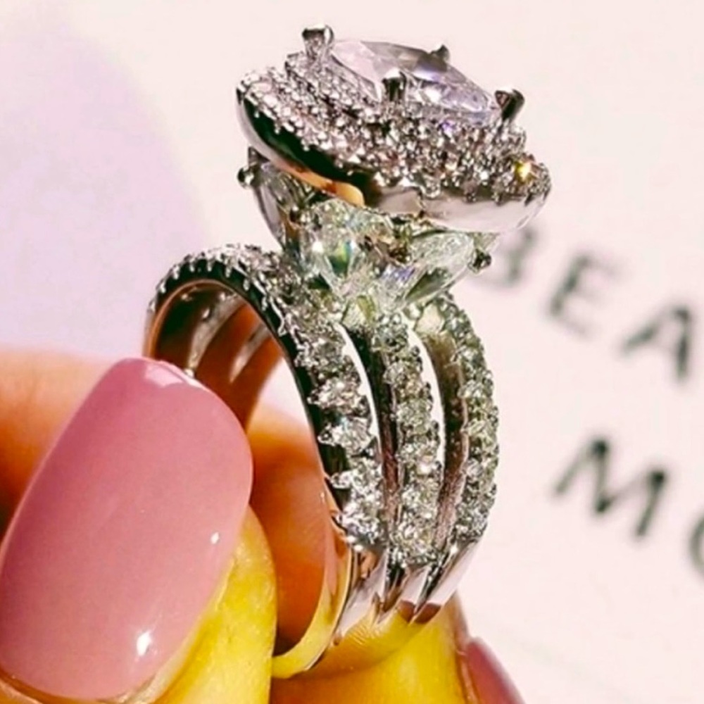 Wedding or engagement ring Zircon ring